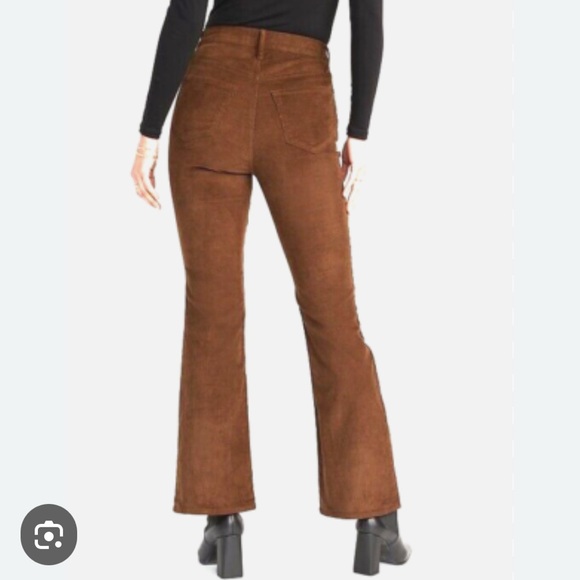 Old Navy Women's Higher High-Rise Flare Corduroy Pants in Brown 6 Long - Picture 9 of 9